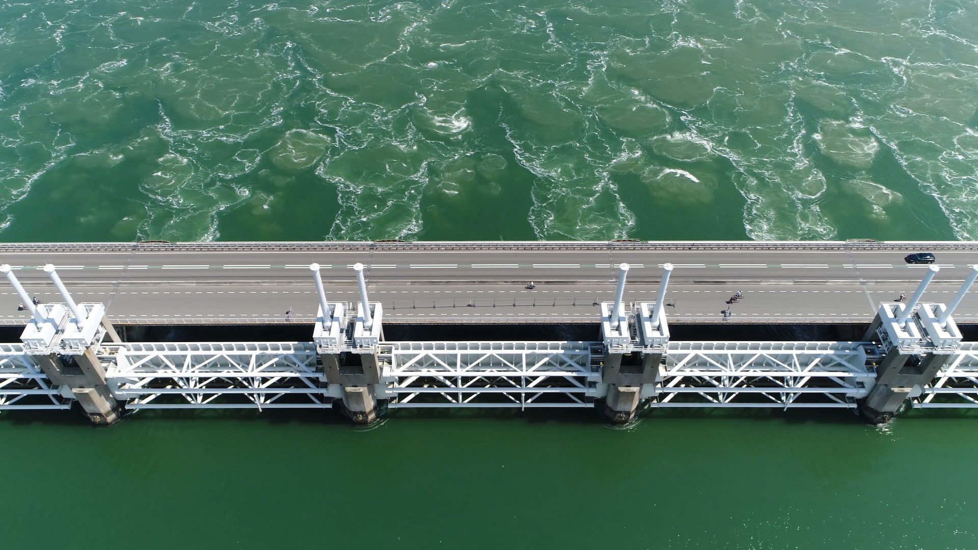 8 Of The World’s Most Innovative Mega Construction Projects