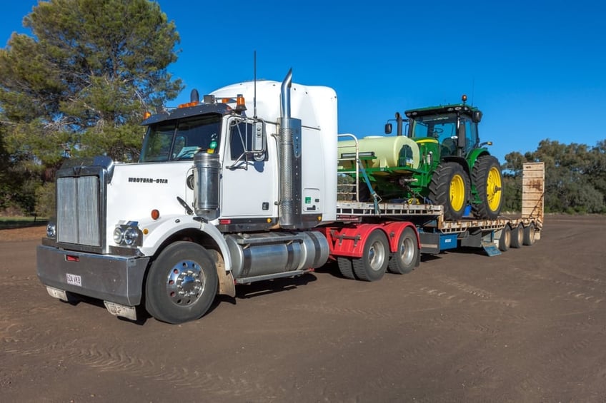 Low loader trailer with tractor