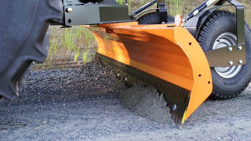 Tractor_Grader_Blade_FMG_for_gravel_road_maintenance