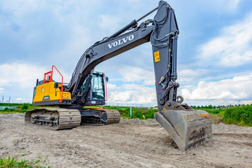 Mid-sized excavator digging on a Gold Coast construction site